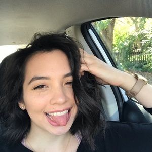 Meet your Posher, Emmi